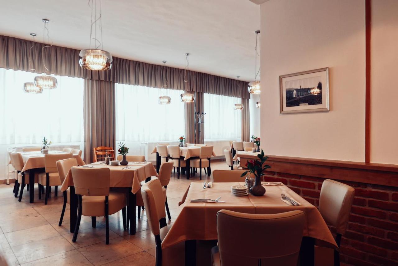 Mestsky Hotel Bobik Volary Exterior photo